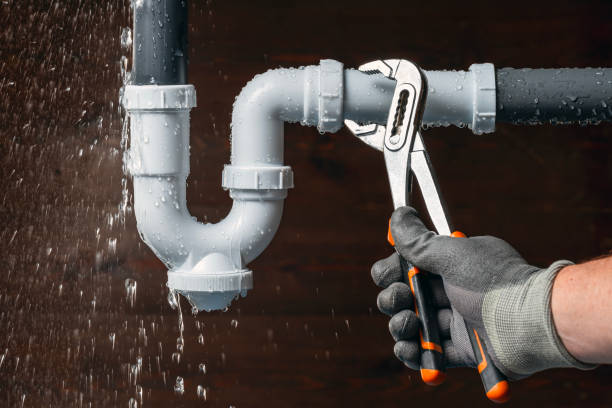 Professional Emergency Plumber technician working in Hooker, OK